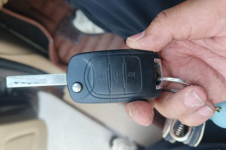 Used Baojun 730 2016 Revised 1.5L Manual Standard Version 7 Seats China V Emission Standard Vehicle Key