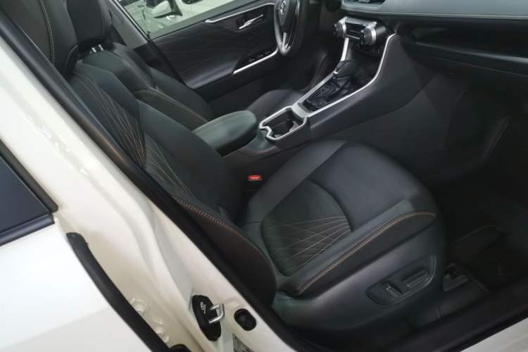 Used Toyota RAV4 2024 2.0L CVT Two-Wheel Drive Fashion Plus Edition
