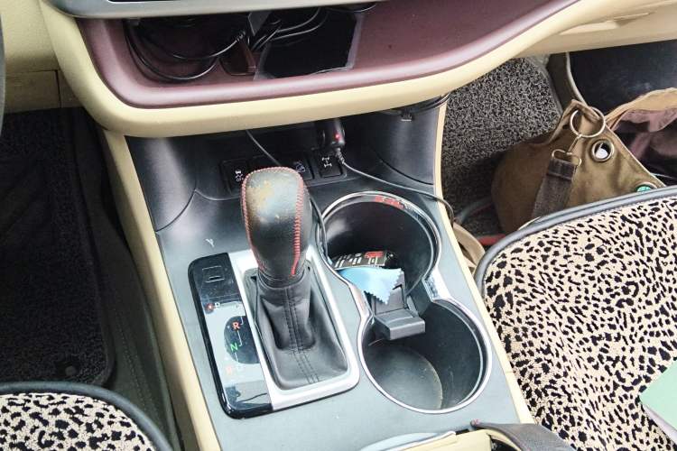 Used Toyota Highlander 2015 2.0T Four-Wheel Drive Elite Edition 7-Seater Gear Lever