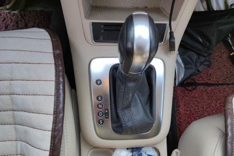 Used Volkswagen Tiguan 2013 1.8 TSI Automatic Two-Wheel Drive Comfort Edition Gear Lever