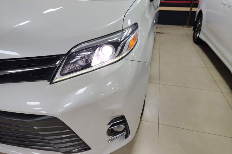 Used Toyota Sienna 2019 3.5L Four-Wheel Drive Limited 7-Seater Canadian Version