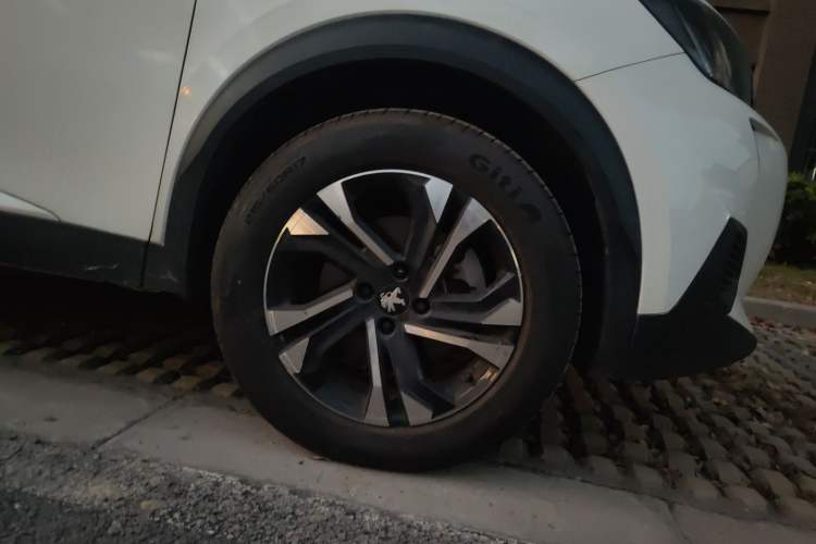 Used Peugeot 2008 2022 230THP THE ONE Right Front Wheel Hub