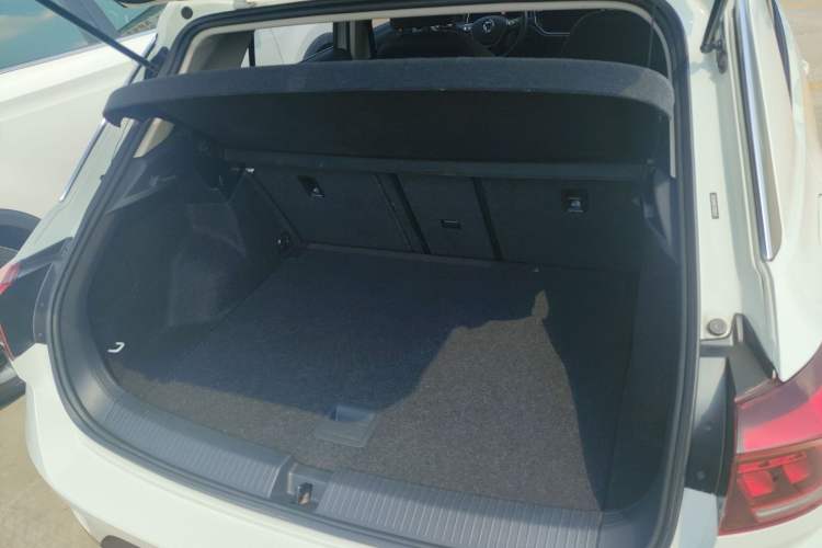 Used Volkswagen T-ROC 2022 280TSI DSG Two-Wheel Drive Comfort PLUS Trunk