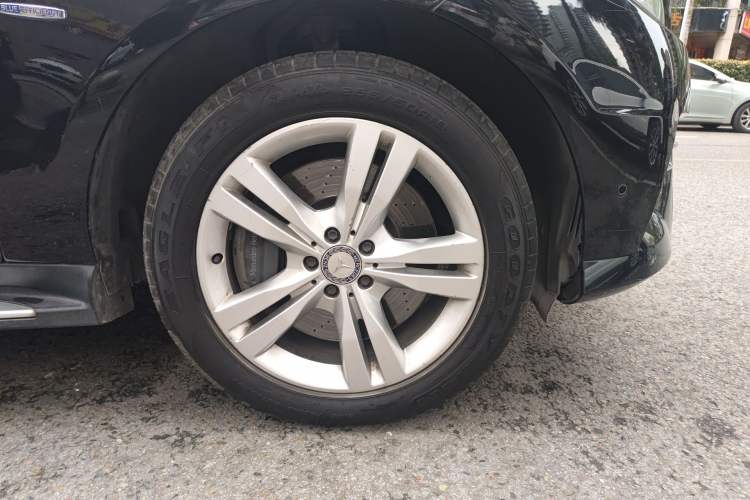 Used Mercedes-Benz M-Class 2012 ML 350 Sport Edition Right Front Wheel Hub