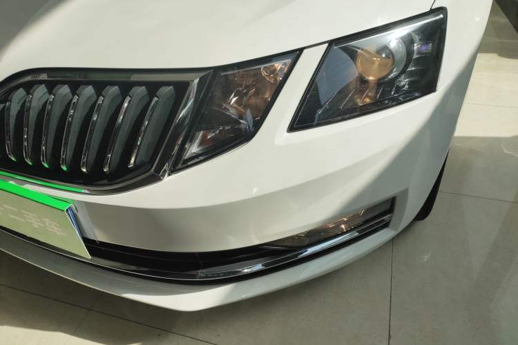 Used Skoda Octavia 2020 1.5L Automatic SmartDrive Luxury Edition Left Front Headlight