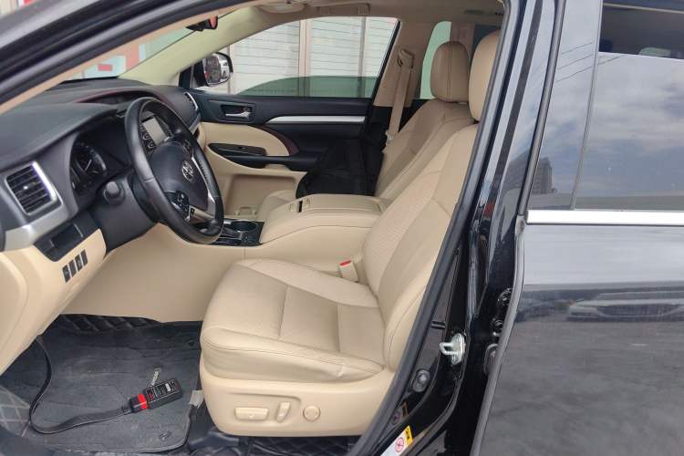 Used Toyota Highlander 2017 2.0T Four-Wheel Drive Luxury Edition 7 Seats