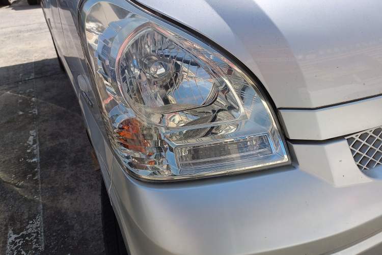 Used Wuling Rongguang 2019 1.5L Extended-Body Van Base Model with 2 Seats Right Front Headlight