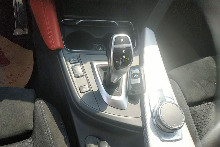 Used BMW 3 Series 2018 320i M Sport Package Gear Lever