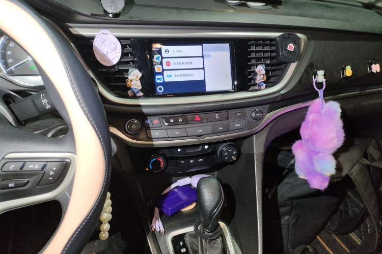 Used Buick GT 2021 Revised Version Flagship 1.5L Automatic Elite Edition Audio And AC Panel