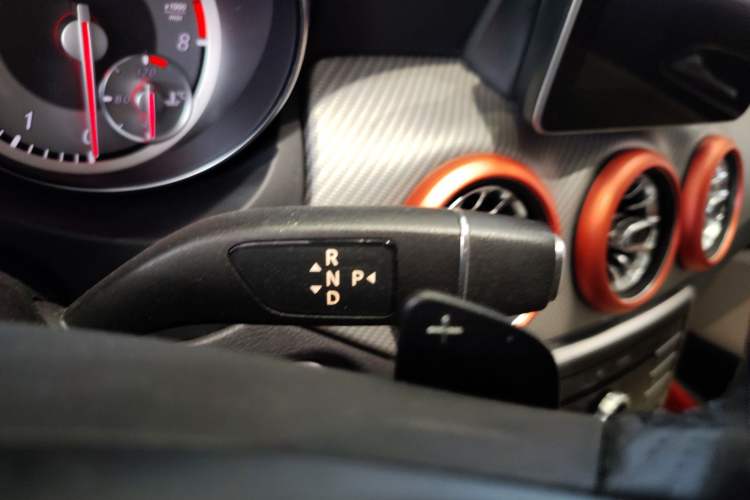 Used Mercedes-Benz GLA 2016 GLA 220 4MATIC Fashion Edition Gear Lever