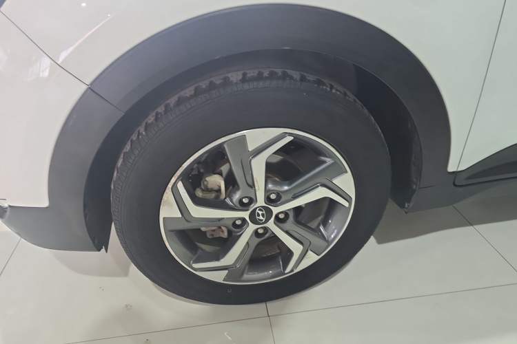 Used Hyundai ix25 2017 1.6L Automatic Smart Version Left Front Wheel Hub