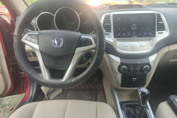 Used CHANGAN Eado 2014 1.6L Manual Luxury Model Center Console