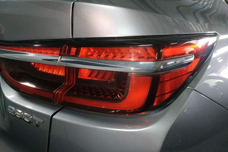 Used CHANGAN CS85 COUPE 2021 1.5T DCT Prestige Model Exterior 3