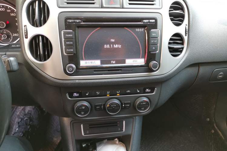 Used Volkswagen Tiguan 2015 1.8TSI Automatic All-Wheel-Drive Luxury Model Audio And AC Panel