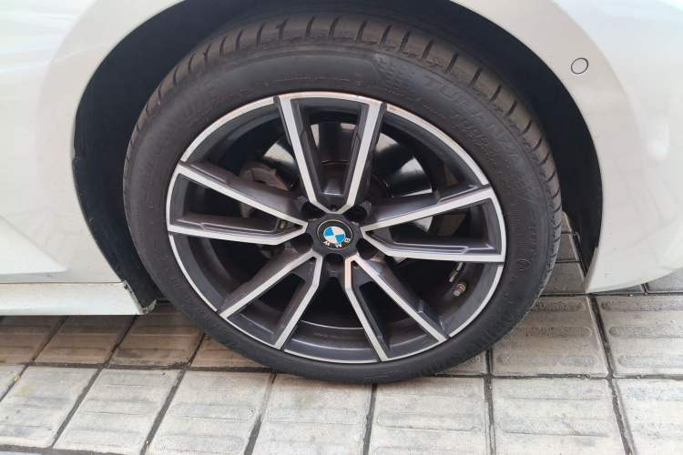 Used BMW 3 Series 2021 Second Facelift 325Li M Sport Package Right Front Wheel Hub