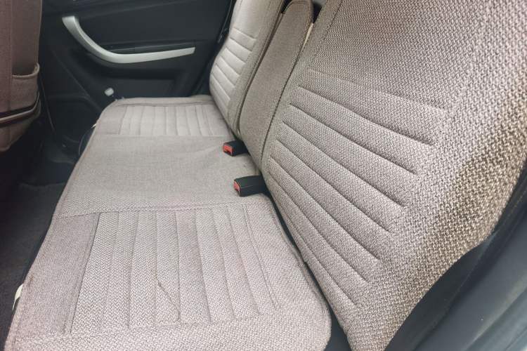 Used CHANGAN CS35 2015 1.6L Manual Luxury Model China IV Standard
