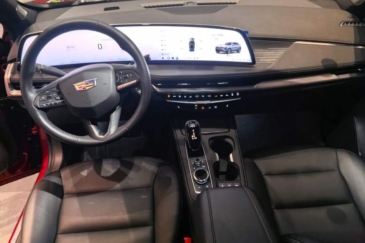 Used Cadillac XT4 2024 28T Two-Wheel-Drive Luxury Version Center Console