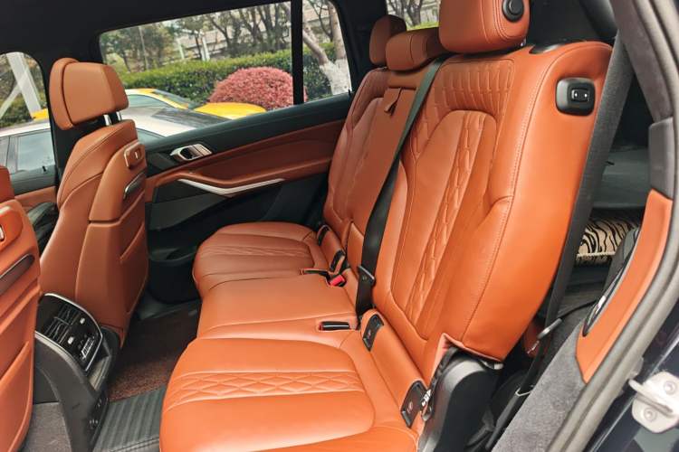 Used BMW X7 2023 xDrive40i Luxury Package with Leading Features Left Rear Seat