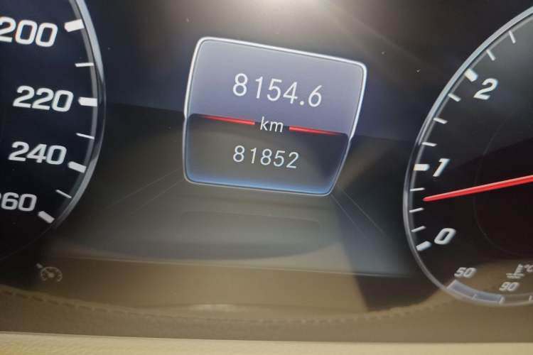 Used Mercedes-Benz Maybach S-Class 2018 S 450 4MATIC Odometer Close Up