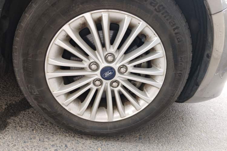 Used Ford Escort 2015 1.5L Manual Comfort Model Right Front Wheel Hub