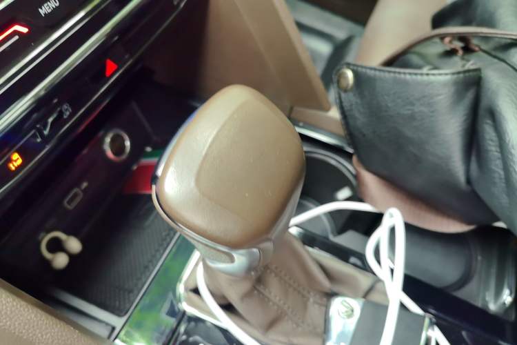 Used Volkswagen Viloran 2020 380TSI Prestige Edition Gear Lever