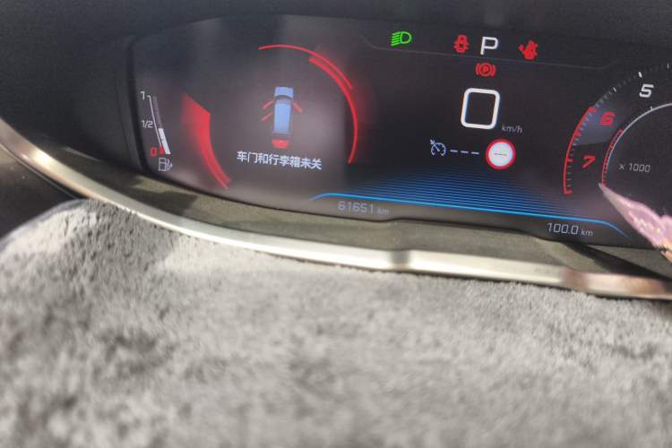 Used Peugeot 5008 2017 380THP 7-Seater Luxury Edition Odometer Close Up