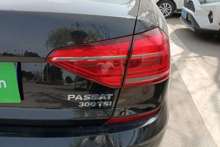 Used Volkswagen Passat 2016 1.8T Government Procurement Version (CEA Engine + 6AT) Right Rear Taillight
