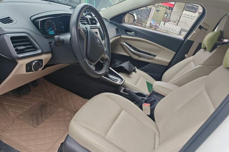 Used Ford Escort 2015 1.5L Automatic Fashion Model
