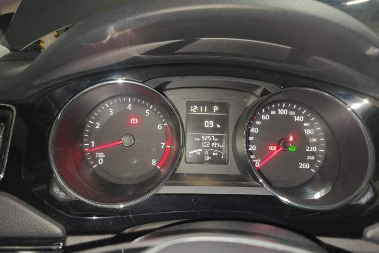 Used Volkswagen Sagitar 2015 1.6L Automatic Fashion Model
