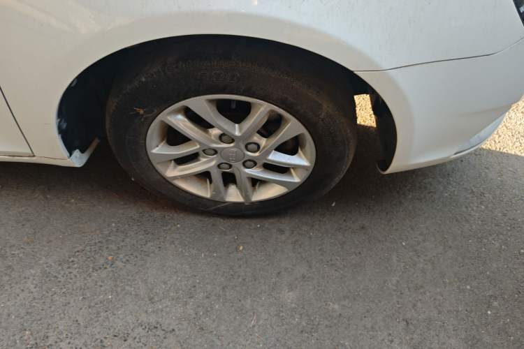 Used Geely Auto Classic Emgrand 2013 Sedan 1.8L Manual Entry-Level CNG Model
