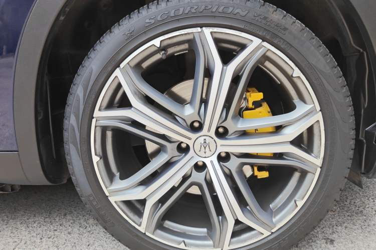 Used Maserati Levante 2020 3.0T Standard Edition Right Front Wheel Hub