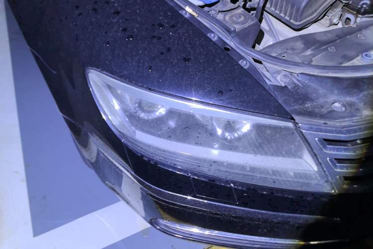 Used Volkswagen Phaeton 2011 3.6L V6 5-Seater Extended Business Edition Right Front Headlight