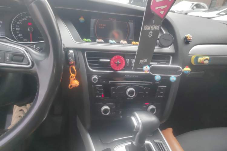 Used Audi A4L 2015 35 TFSI Automatic Standard Model Audio And AC Panel