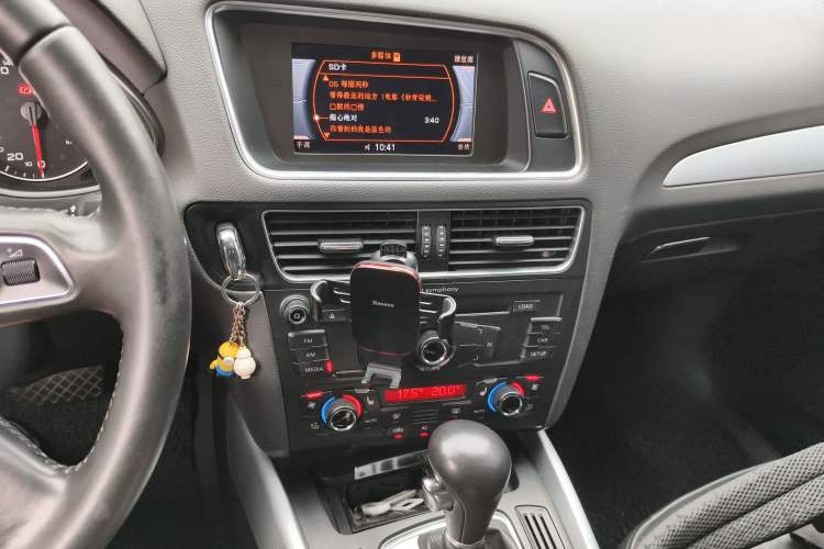 Used Audi Q5 2012 2.0TFSI Technology Model Audio And AC Panel