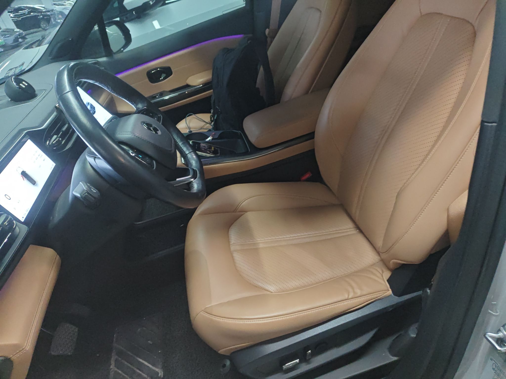 Переднее сиденье в автомобиле