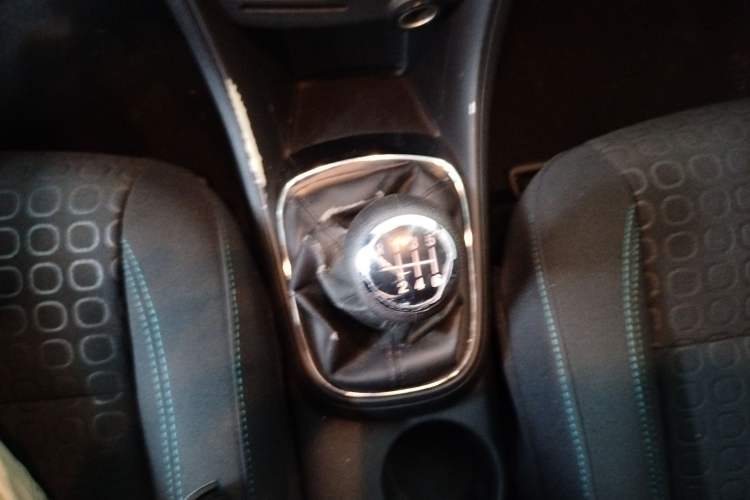 Used Chevrolet Trax 2014 1.4T Manual Two-Wheel Drive Comfort Model Gear Lever