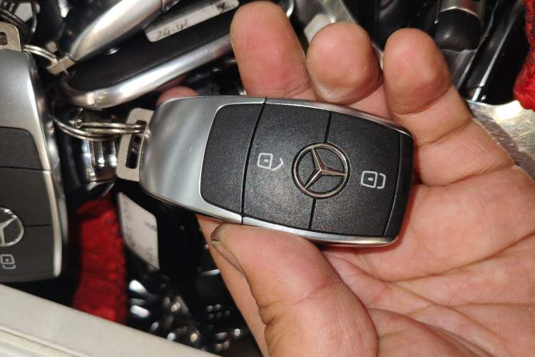 Used Mercedes-Benz C-Class 2025-Year Facelift C 260 L Vehicle Key