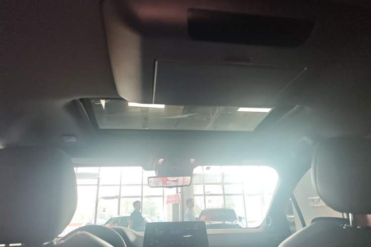 Used Toyota SIENNA 2023 2.5L Hybrid Platinum Edition
