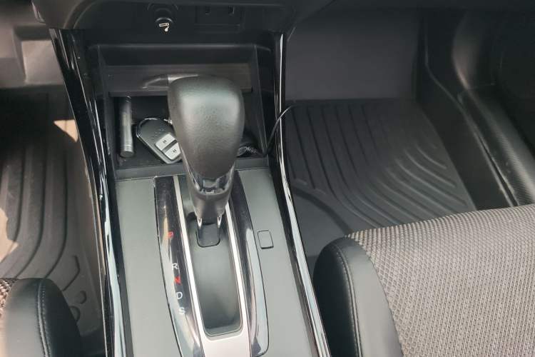 Used Honda Jade 2017 210TURBO CVT Fashion Edition 5-seater Gear Lever