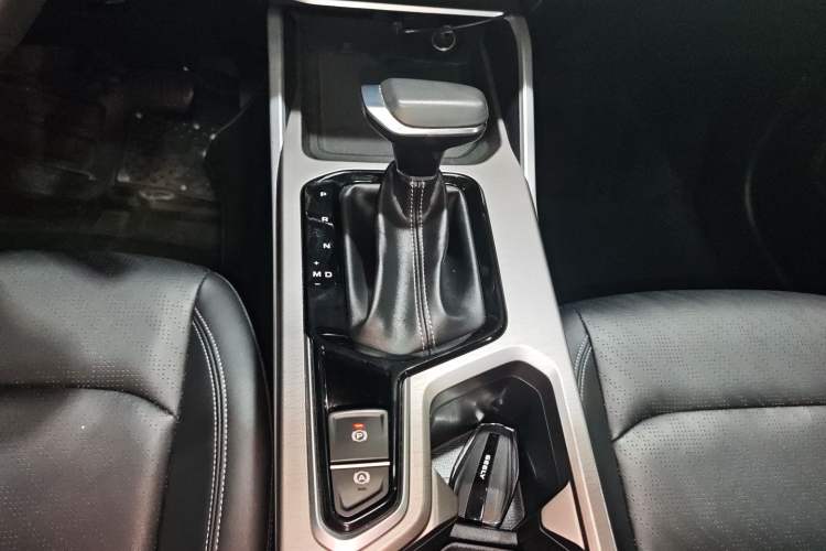 Used Geely Auto Emgrand 2023 4th Generation Champion Edition 1.5L CVT Prestige Model Gear Lever