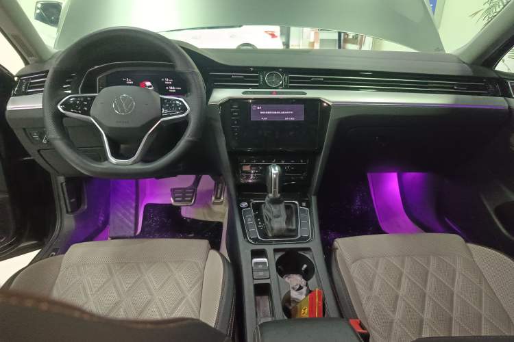 Used Volkswagen Magotan 2023 2 Million Units Commemorative Edition 330TSI DSG Luxury Version Center Console