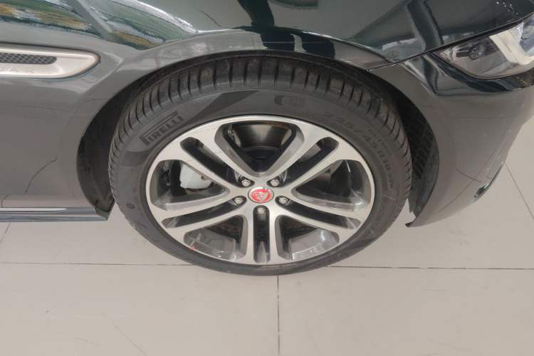 Used Jaguar XEL 2024 2.0T 250 PS R-DYNAMIC S Advanced Sport Edition Right Front Wheel Hub