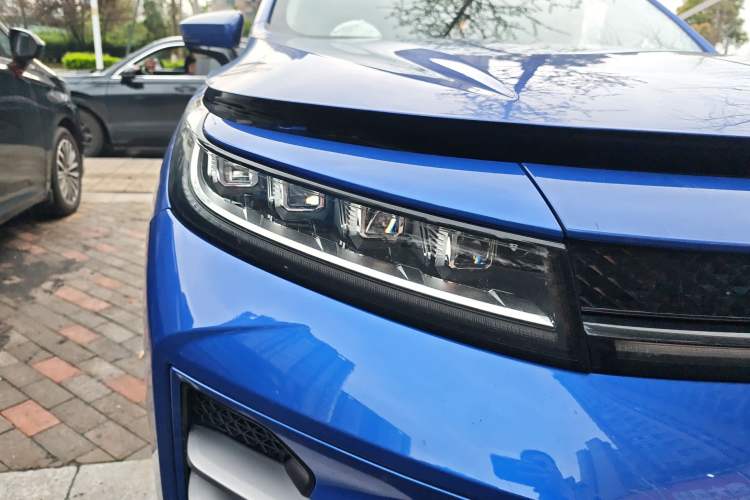 Used EXEED Zhuifeng 2022 Chasing the Waves Edition 1.5T CVT Wind-Chasing Edition Right Front Headlight