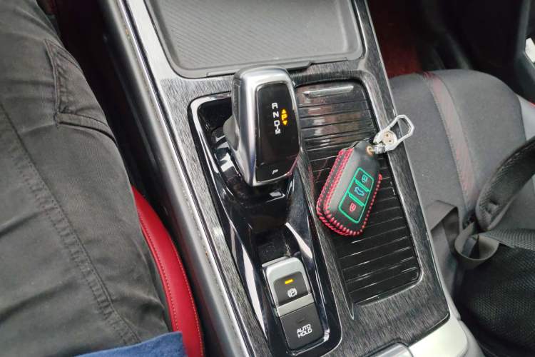 Used Dongfeng Aeolus Yixuan MAX 2021 1.5T Super-Powered Dad Edition Gear Lever