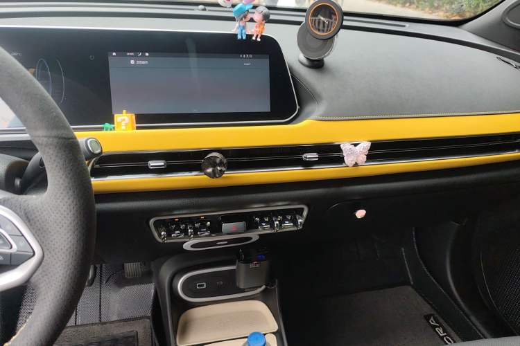 Used ORA Good Cat GT 2024 Mulan Edition 401 km Range Prestige Version 135 kW Audio And AC Panel