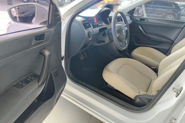 Used Volkswagen Santana 2015 1.6L Automatic Fashion Edition
