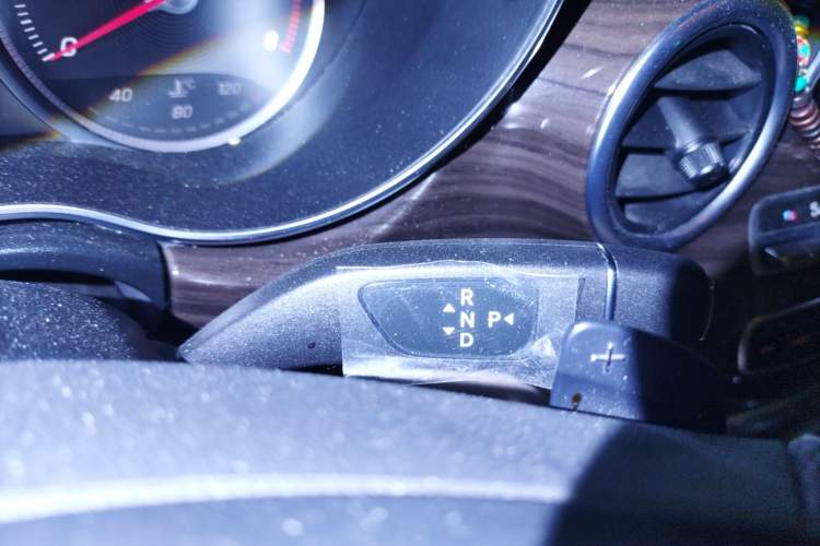 Used Mercedes-Benz V-Class 2017 V 260 Avantgarde Edition Gear Lever