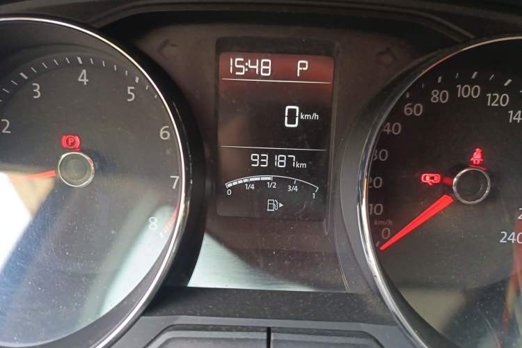 Used Volkswagen Lavida 2015 1.6L Automatic Comfort Edition Odometer Close Up