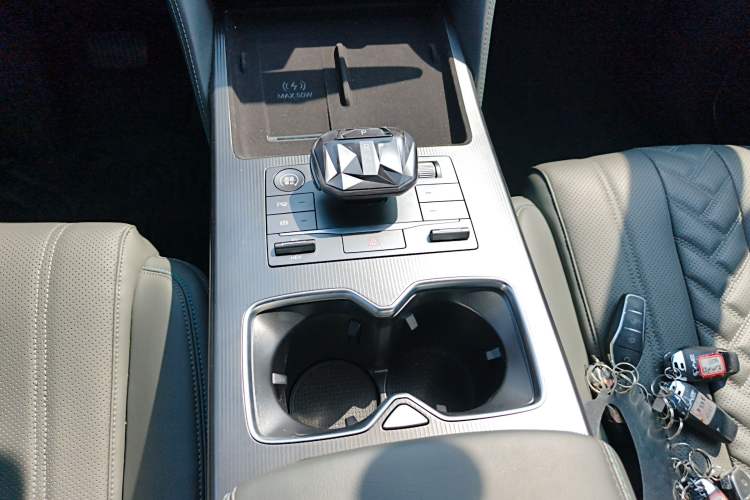 Used BYD Song L DM-i 2025 Intelligent Driving Version 112 km Leading Trim Gear Lever