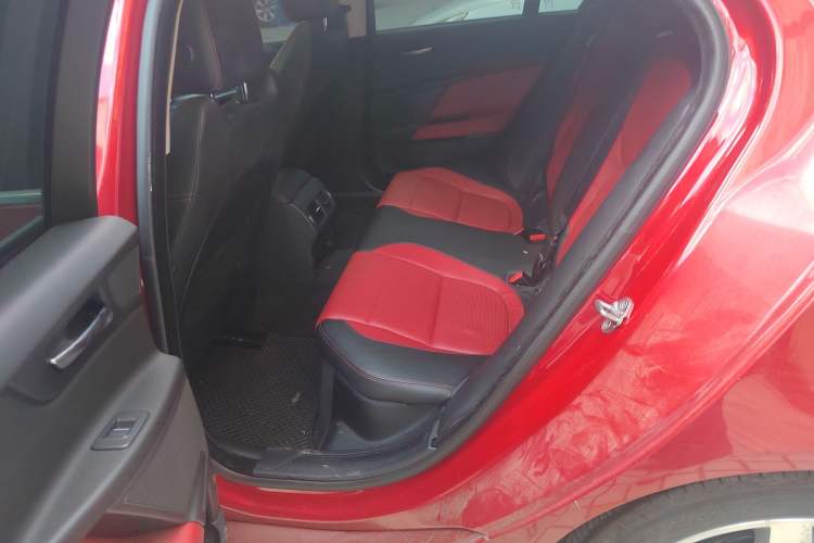 Used Jaguar XE 2015 2.0T 200 PS R-Sport